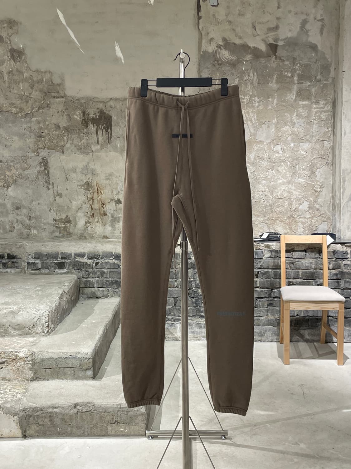 에센셜 20F/W 브라운 스웻 팬츠 상품이미지1