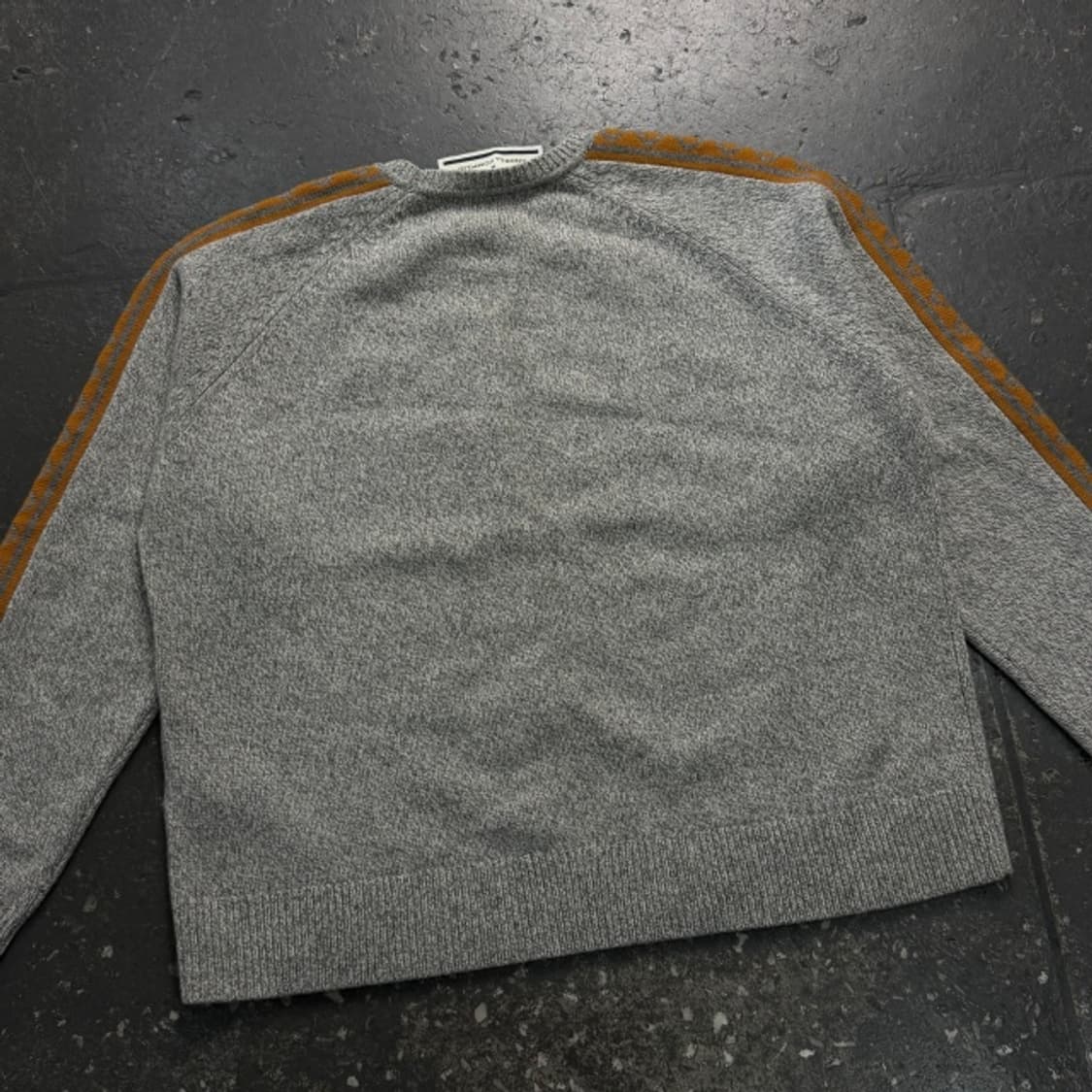 100 오니츠카타이거 x 안드레아 폼필리오 니트  상품이미지6