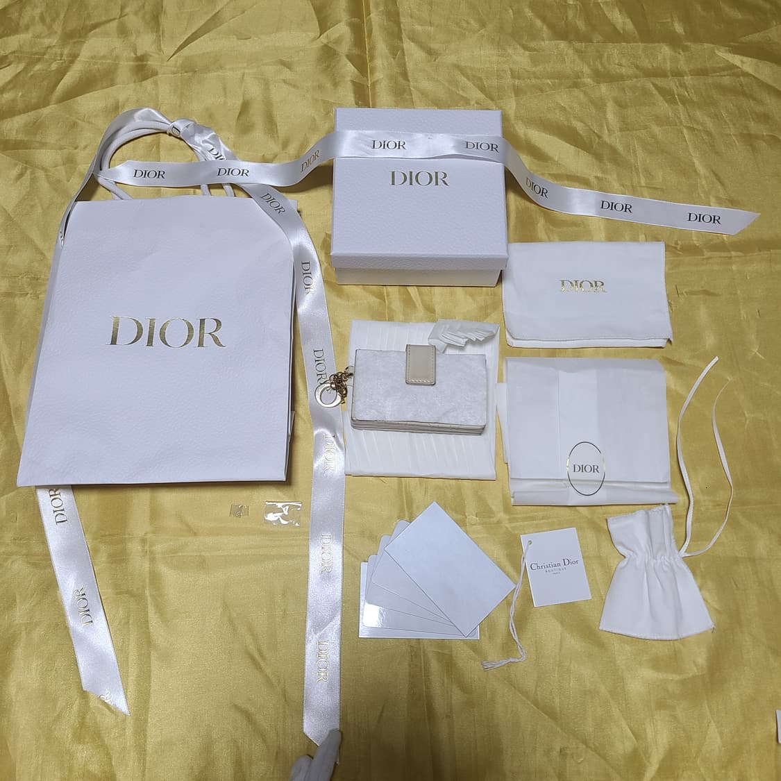 디올 레이디 아코디언 카드지갑 라떼 색상 (백화점 풀구성) 상품이미지2