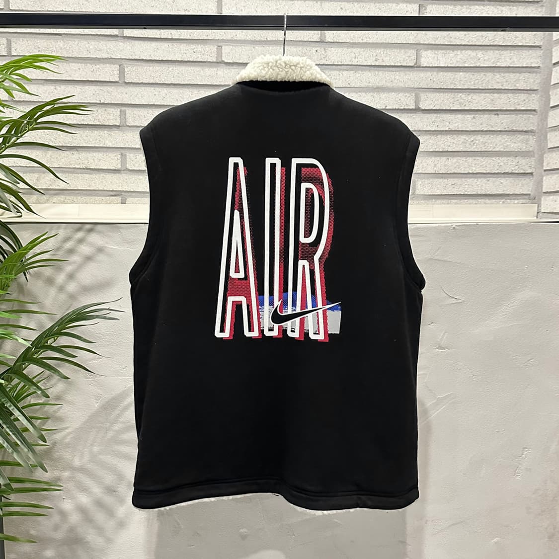 나이키 집업 베스트 쉐르파 안감 카라넥 로고 디테일 블랙 상품이미지3