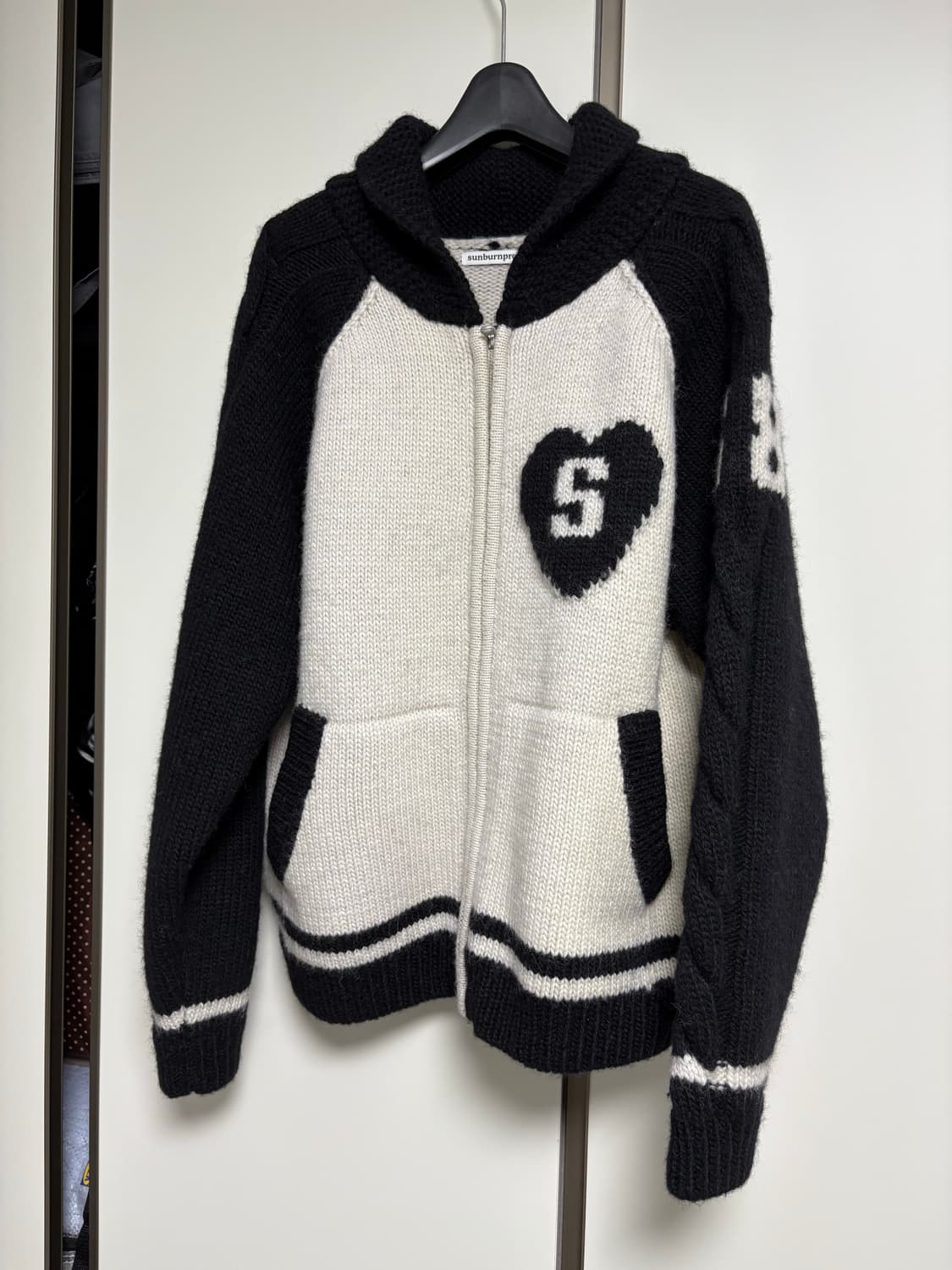 (새상품)썬번프로젝트 코위찬 케이블 니트 자켓 상품이미지3