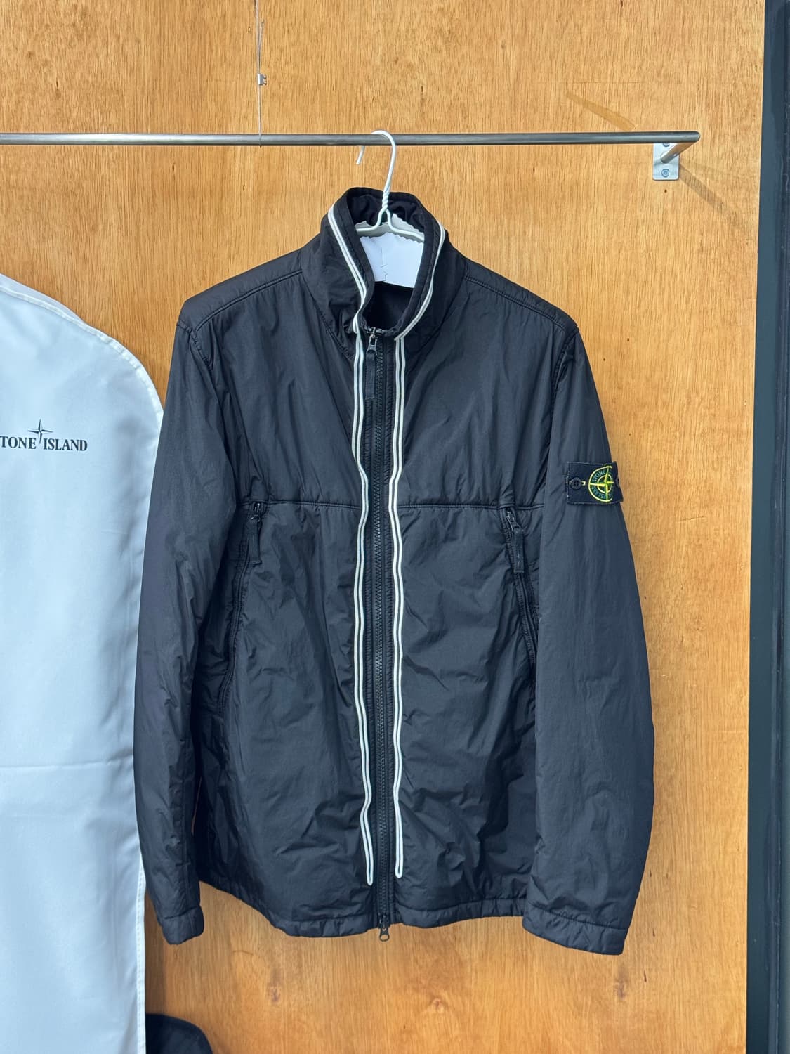 스톤아일랜드 19fw 크링클랩스 경량패딩 상품이미지1