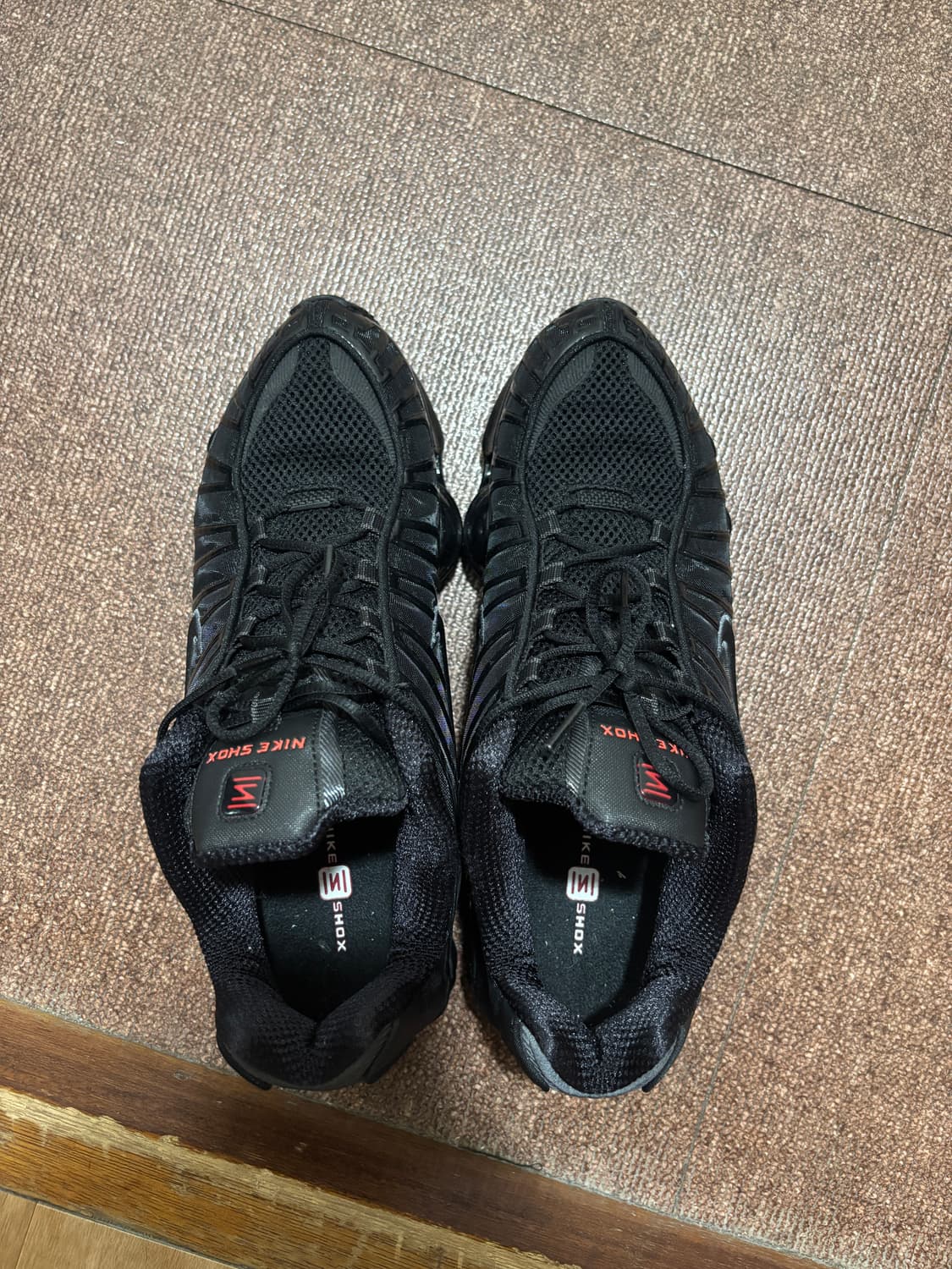 나이키 샥스 블랙 상품이미지1