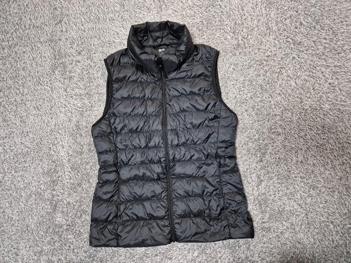 유니클로 여성 경량 다운 패딩 조끼 M 상품이미지1