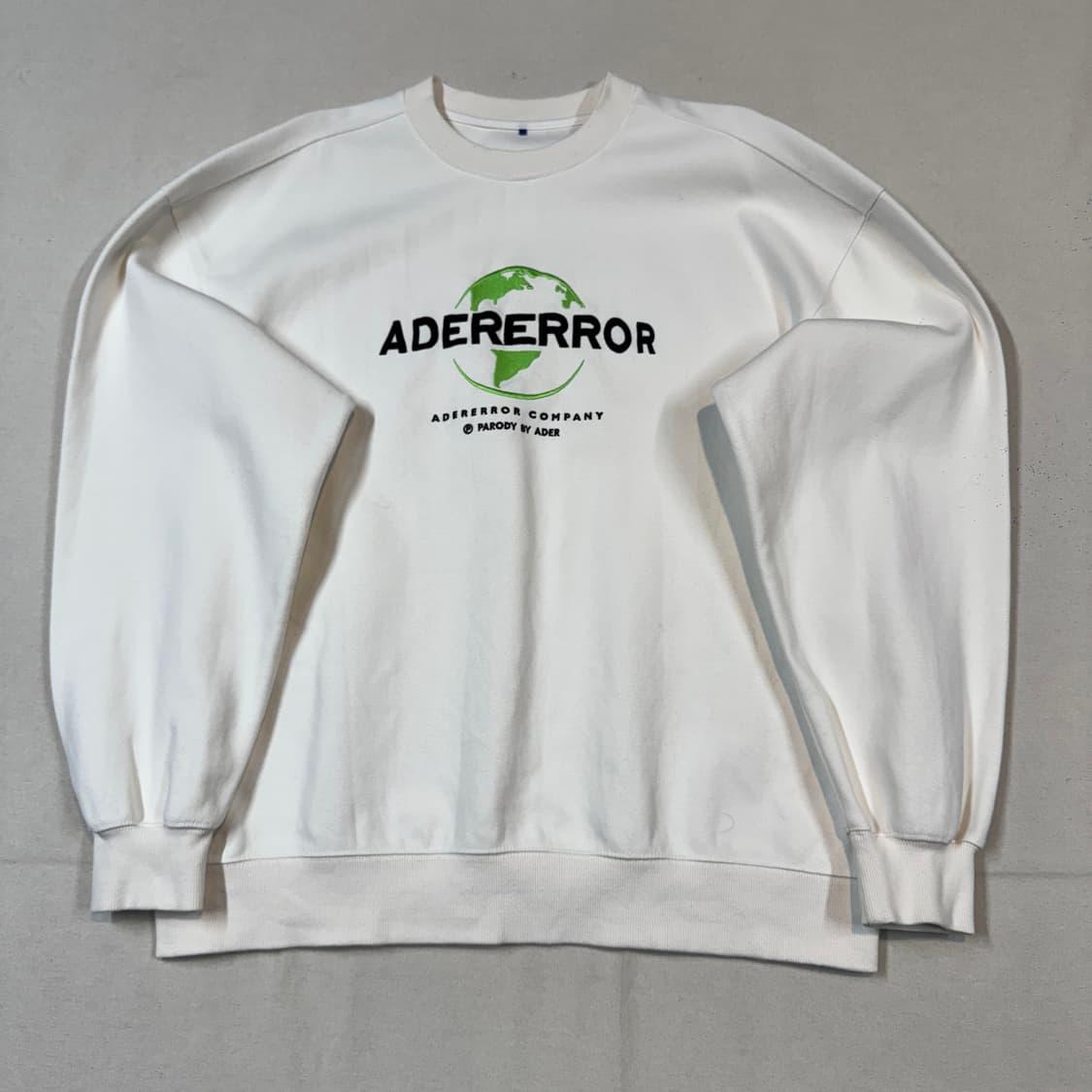 A1) 아더에러 유니버셜 스펠로고 맨투맨 티셔츠 상품이미지1