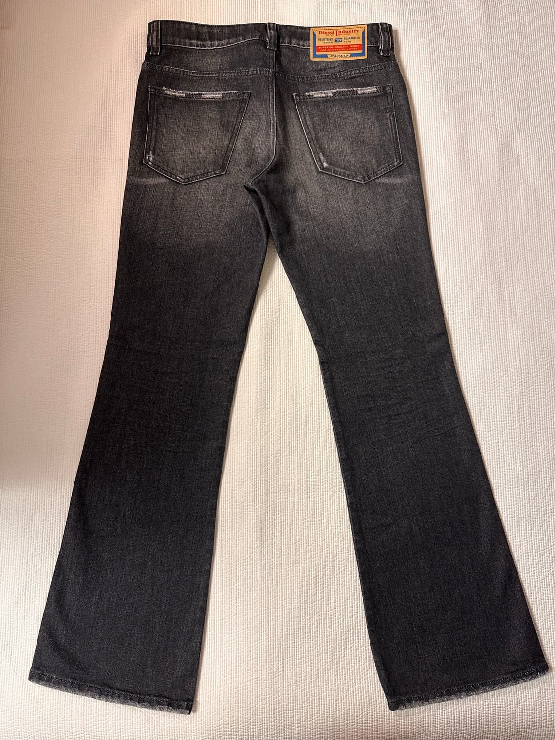 (호시 착용) 24FW 디젤 블랙 워싱 부츠컷 플레어 데님 팬츠 상품이미지2