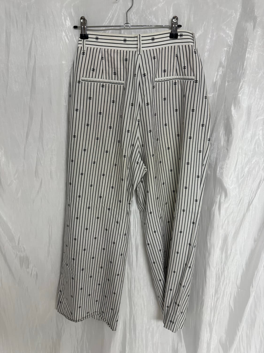 Chanel 21SS CC Logo Stripe Flare Pants 상품이미지3