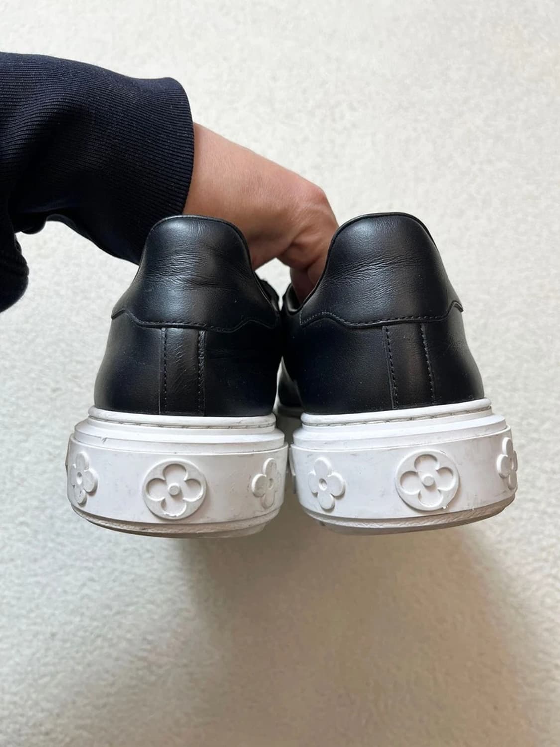 루이비통 송아지 가죽 타임 아웃 스니커즈 A1728 상품이미지7