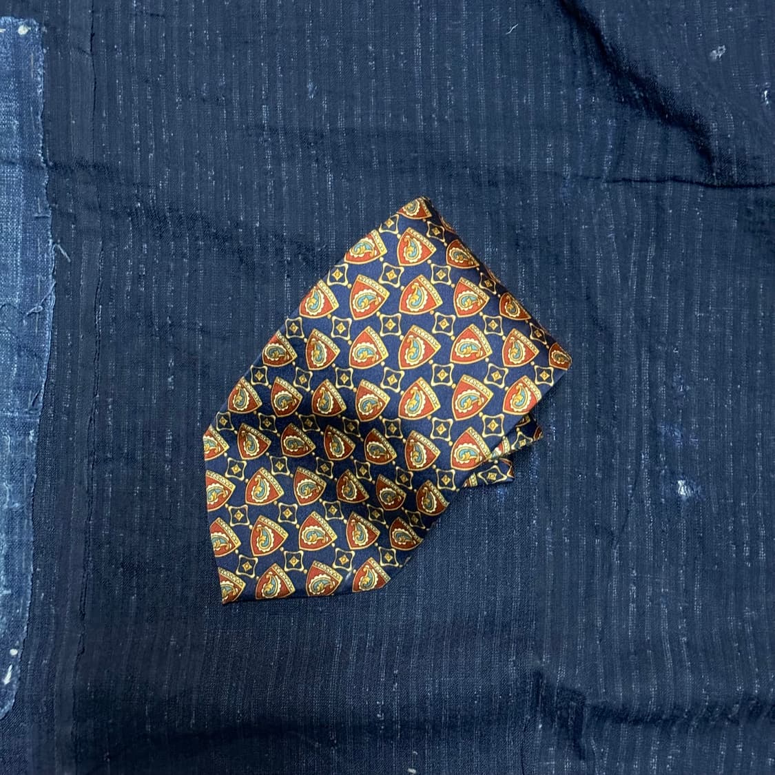 90's 발렌시아가 방패 패턴 실크 타이 상품이미지1