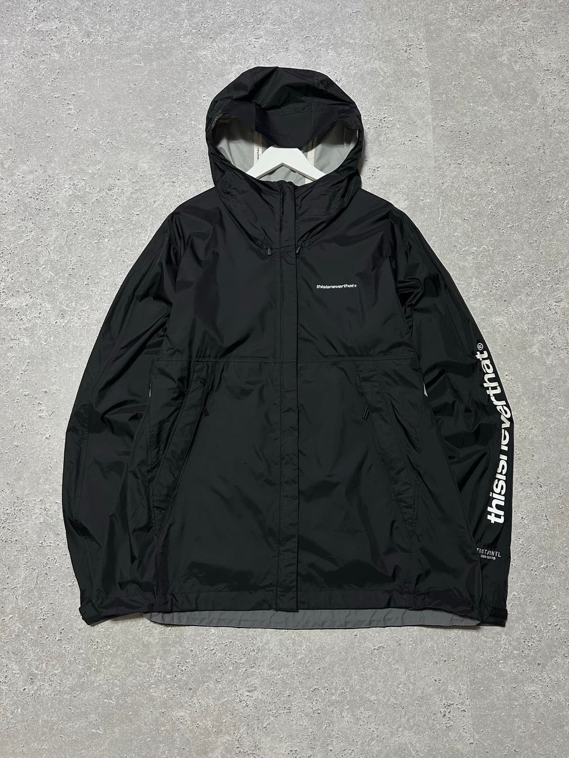 디스이즈네버댓 사이드로고 블랙 바람막이 상품이미지2