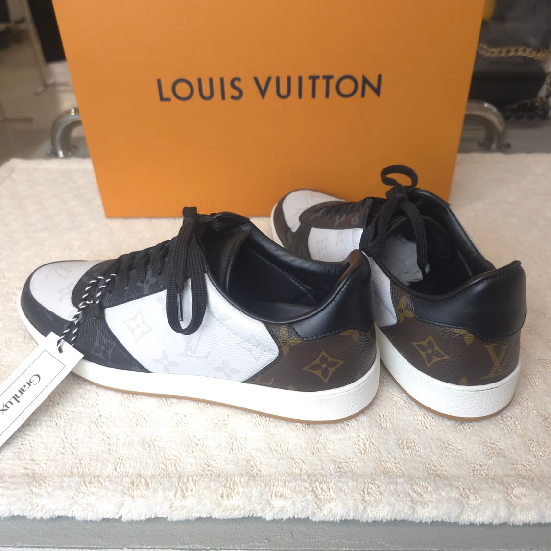 [정품/중고] 루이비통 리볼리 스니커즈 에벤 (새상품) 상품이미지2