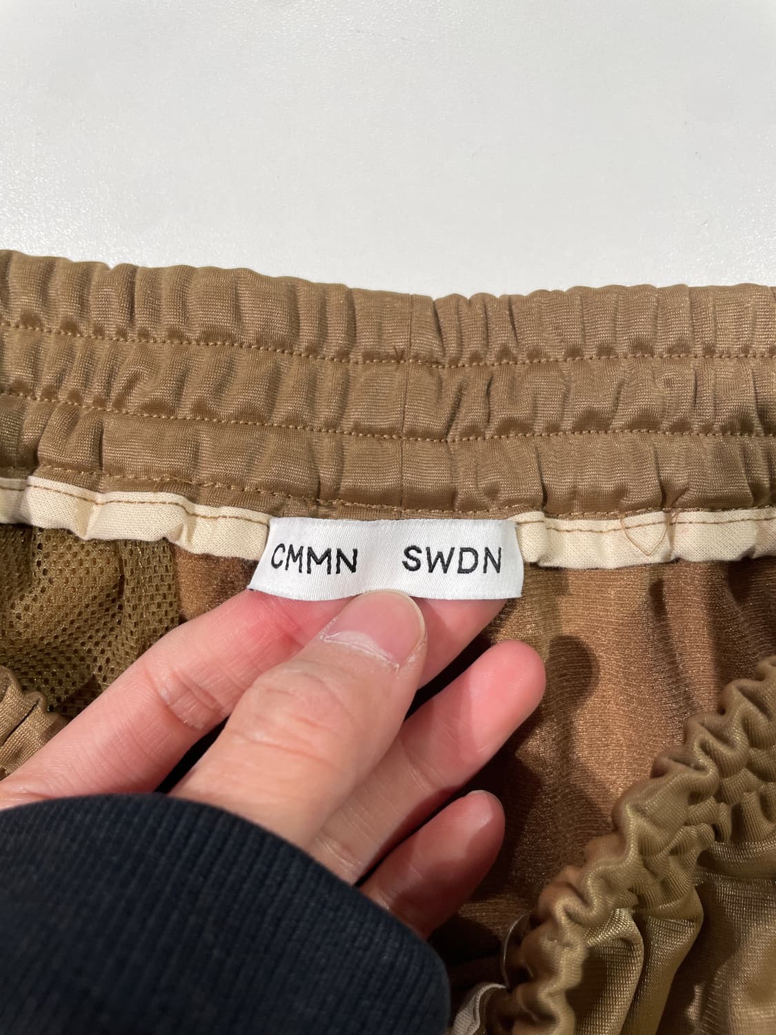 커먼 스웨덴 골드 아크로님 로고 사틴 트랙 팬츠 상품이미지7