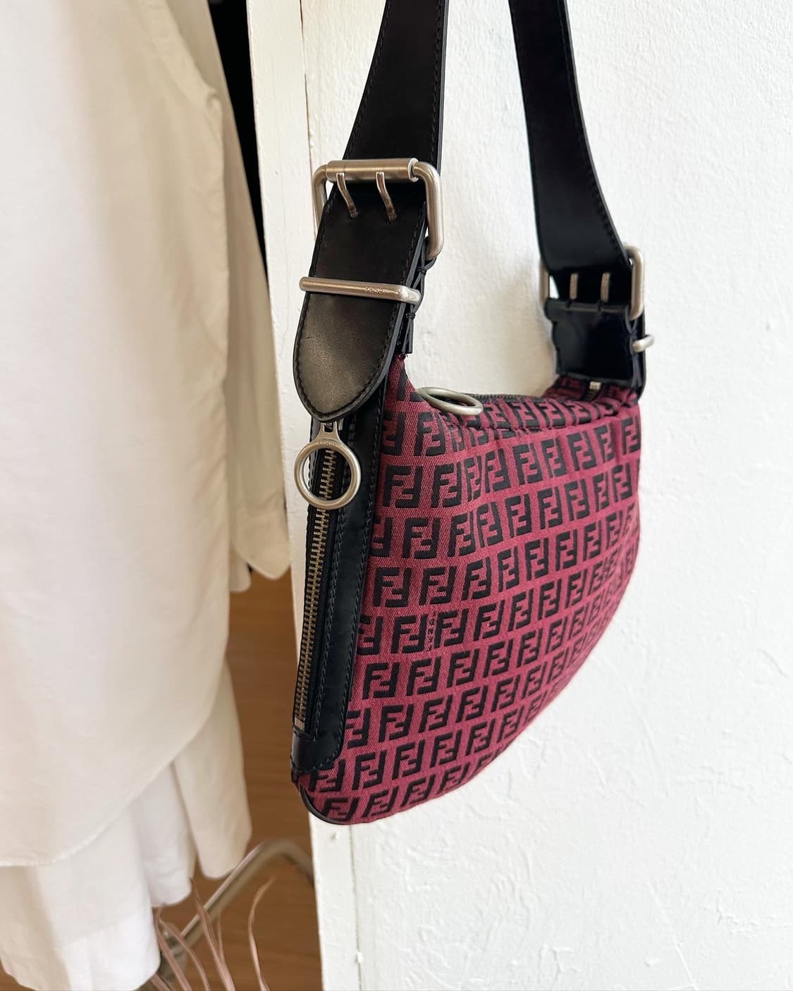 펜디 버건디 주카패턴 버클 숄더백  상품이미지2