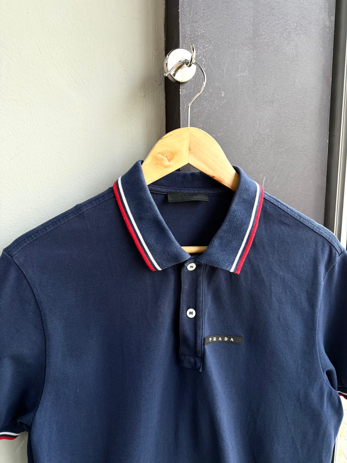 100/ 프라다 프론트 로고 PK 반팔 상품이미지3