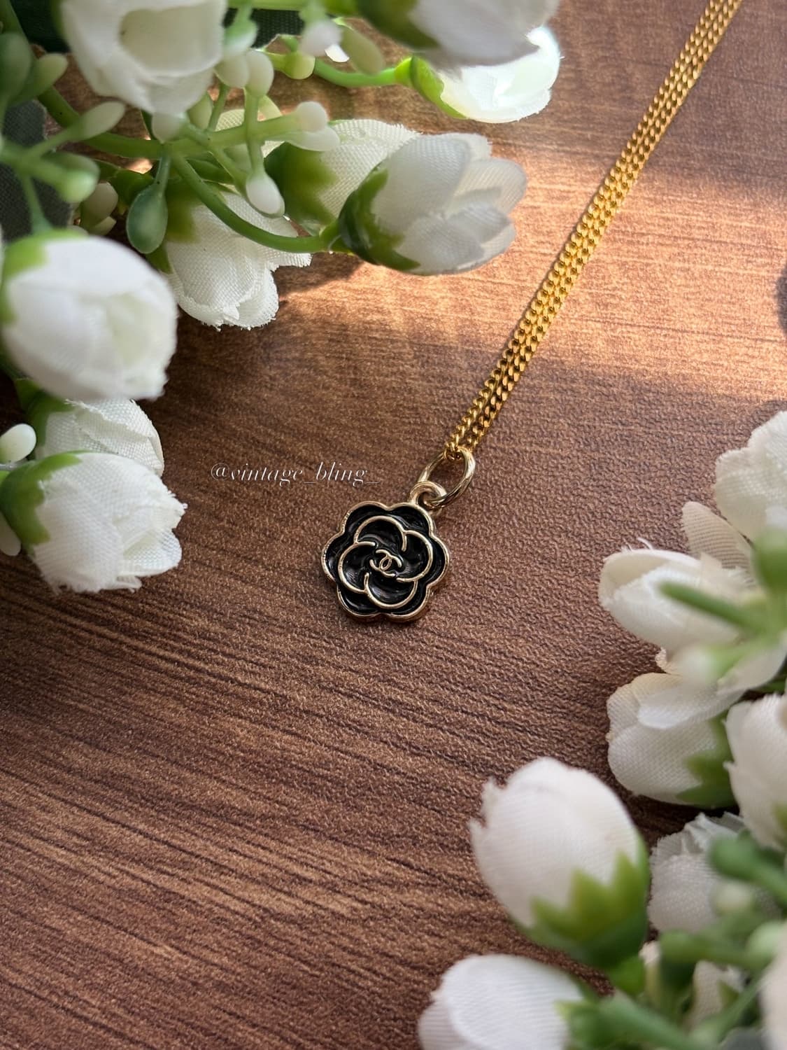 블랙) 샤넬 쁘띠 까멜리아 골드 목걸이 상품이미지1