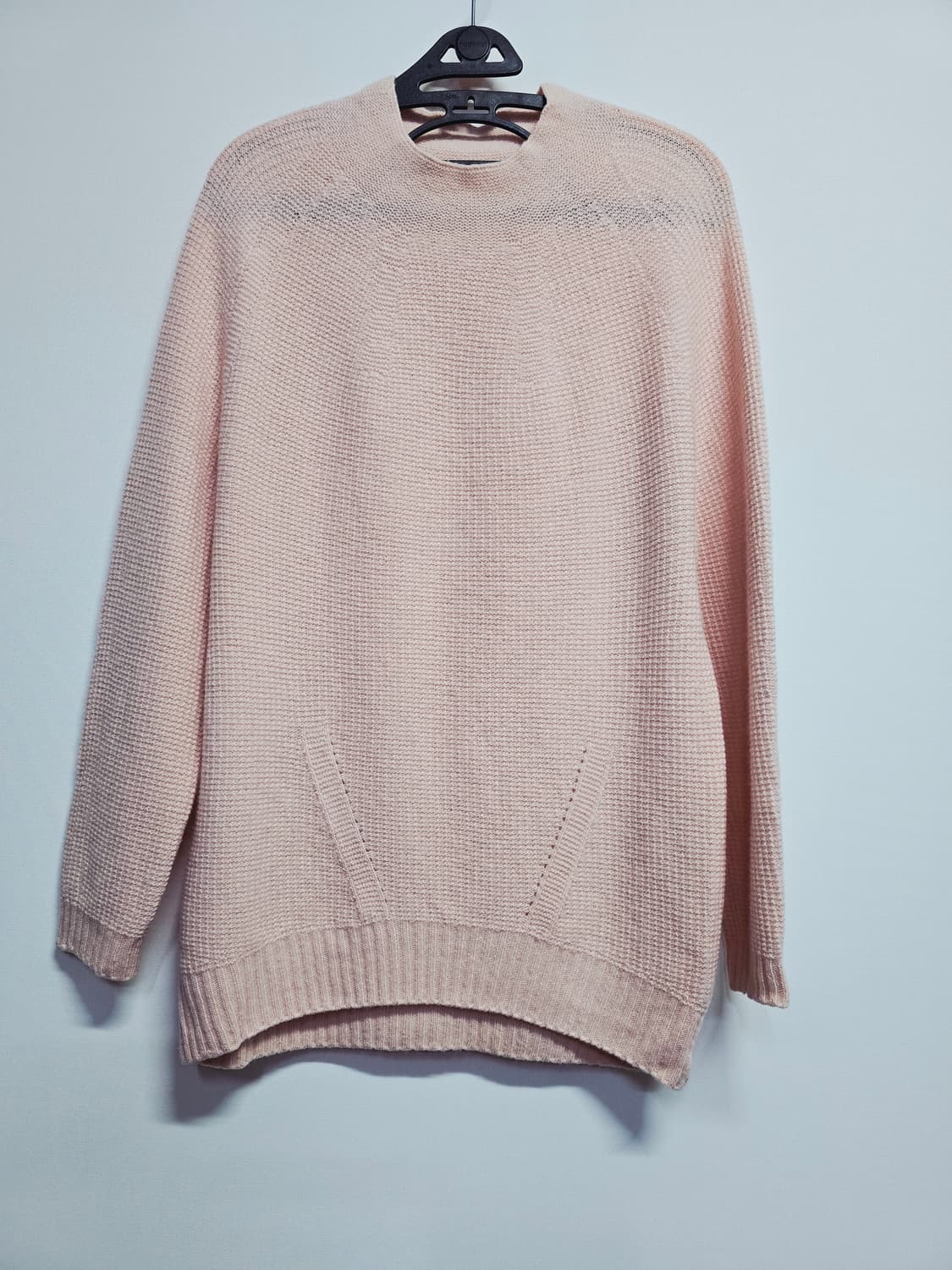 더아이잗 핑크색 모100%니트 스웨터 상품이미지1