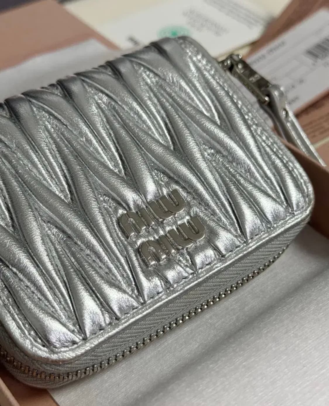 미우미우 마쎄라테 나파 실버 지갑 지퍼돌이 상품이미지1