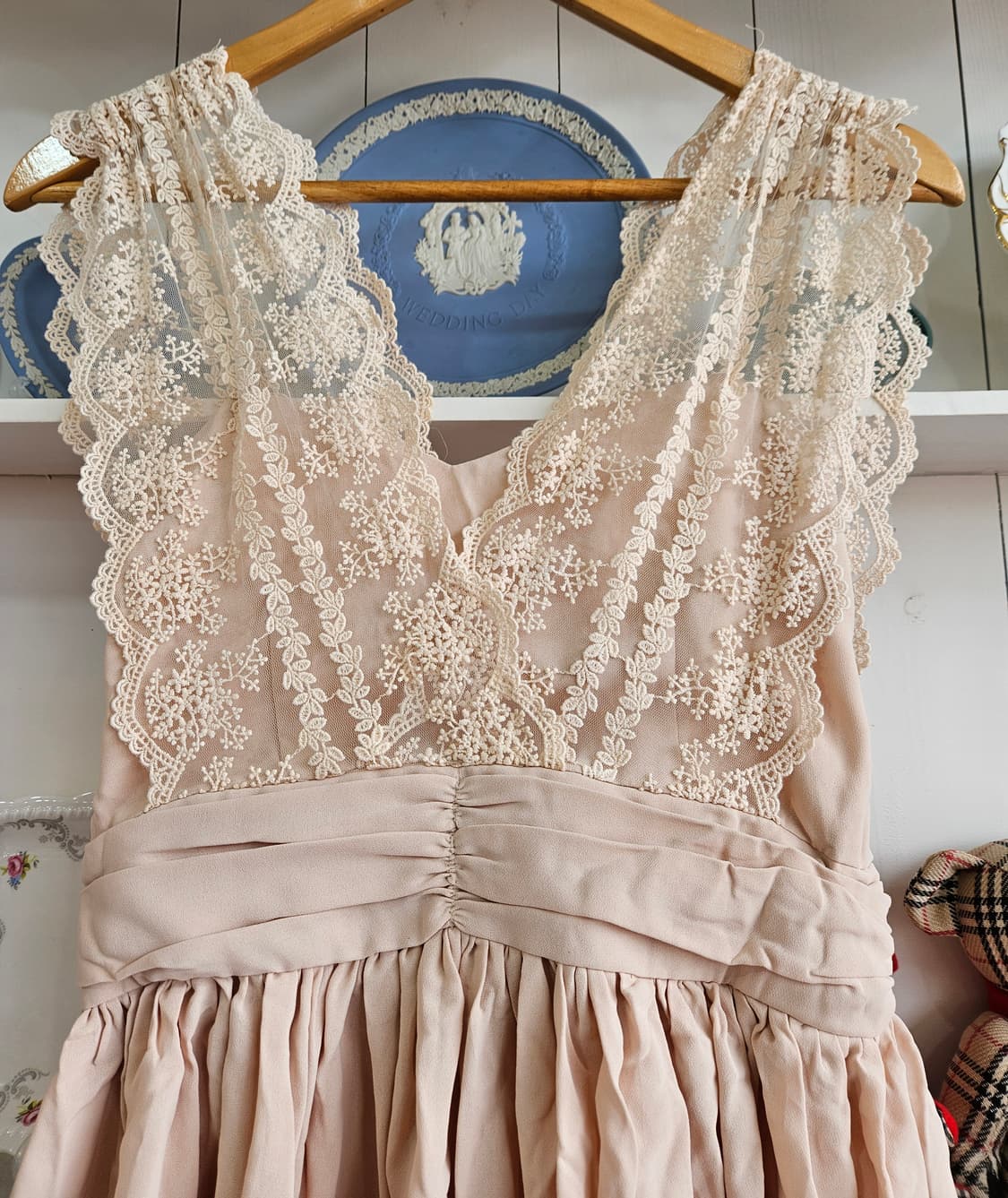 레이스 V넥 피치베이지 원피스 상품이미지3