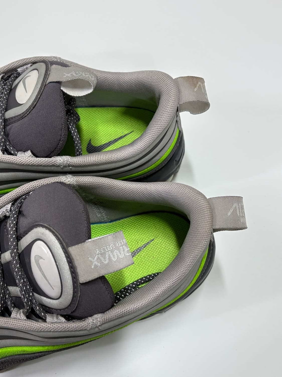 나이키 에어맥스 97 유틸리티 그레이 일렉트릭 그린  상품이미지5