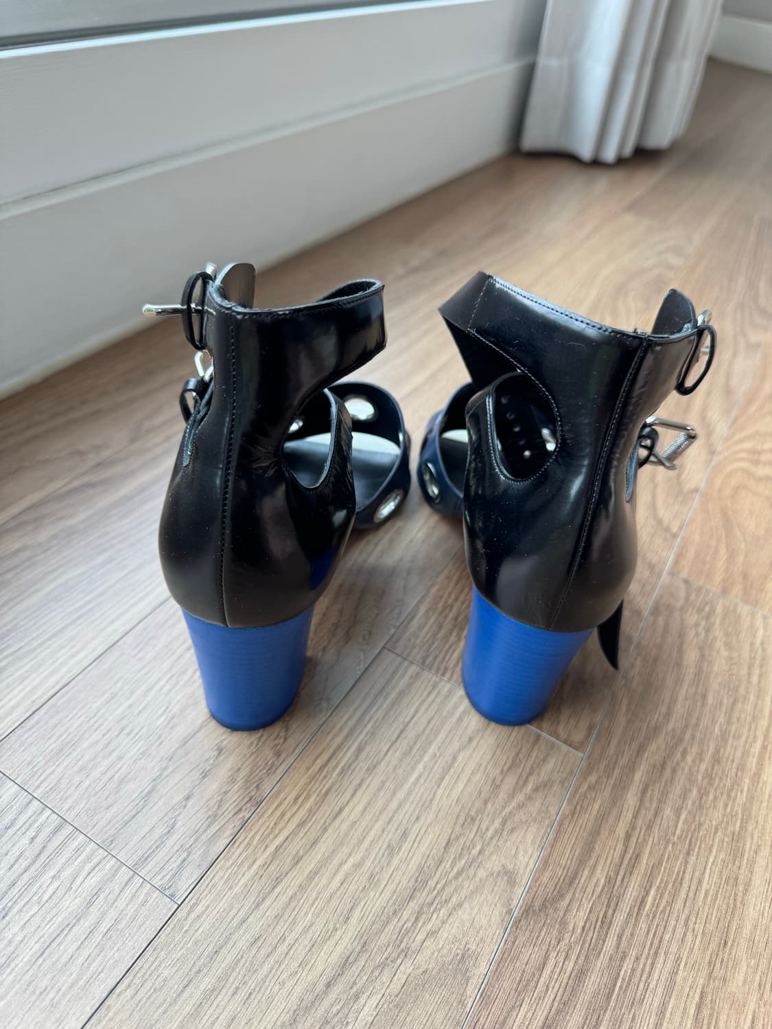 [크리스찬 루부탱] 네이비 그로밋 샌들 힐 38.5 (정품) 상품이미지6