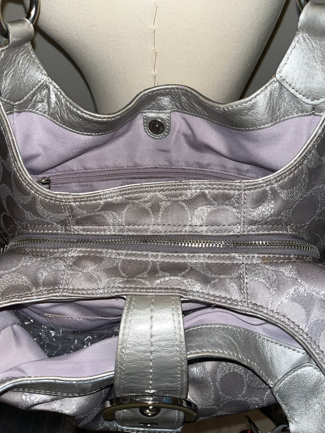 Coach Silver Hobo Bag 상품이미지9