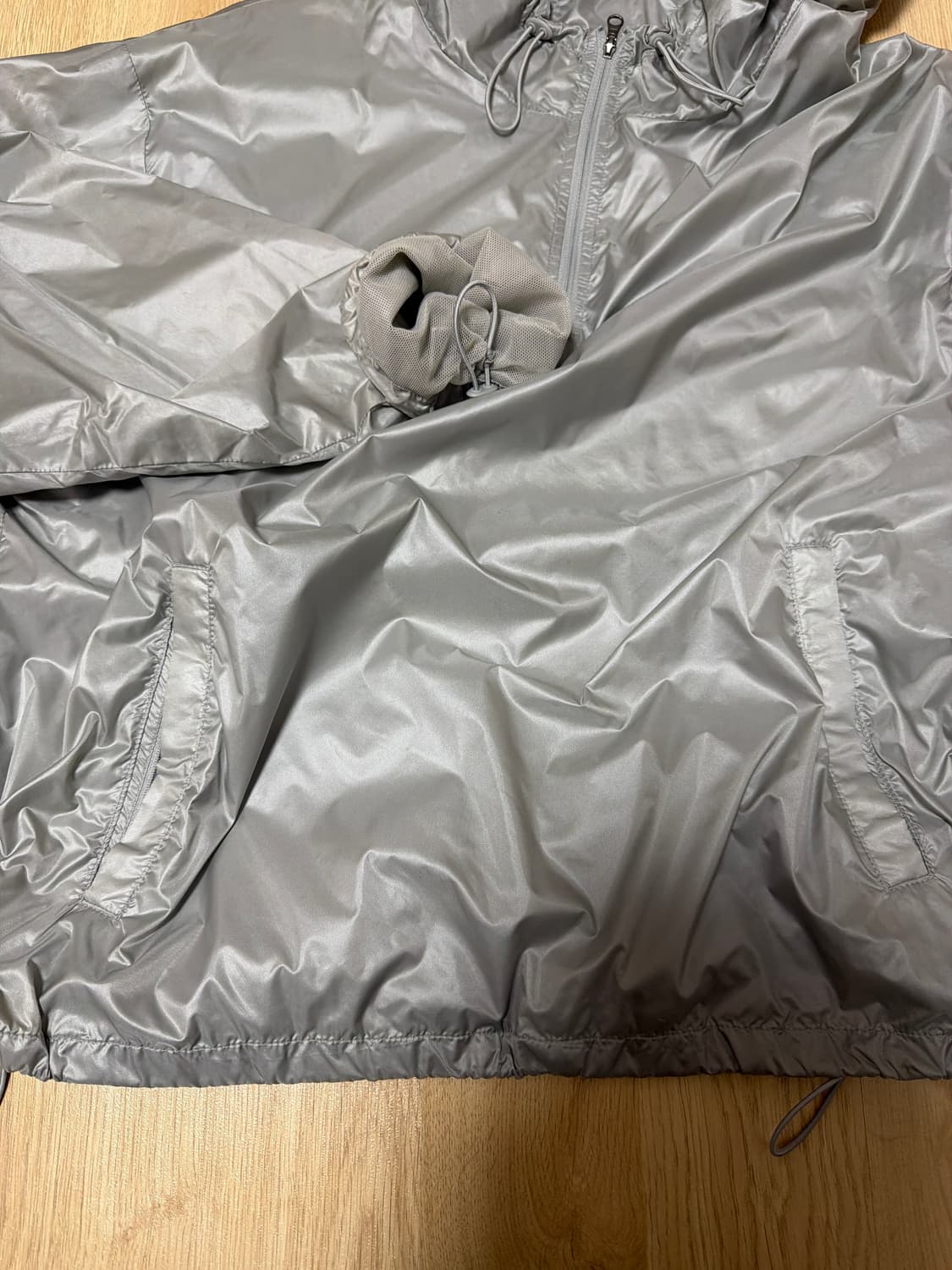 아모멘토 GLOSSY NYLON HALF ZIP-UP  (실버 / L) 상품이미지7