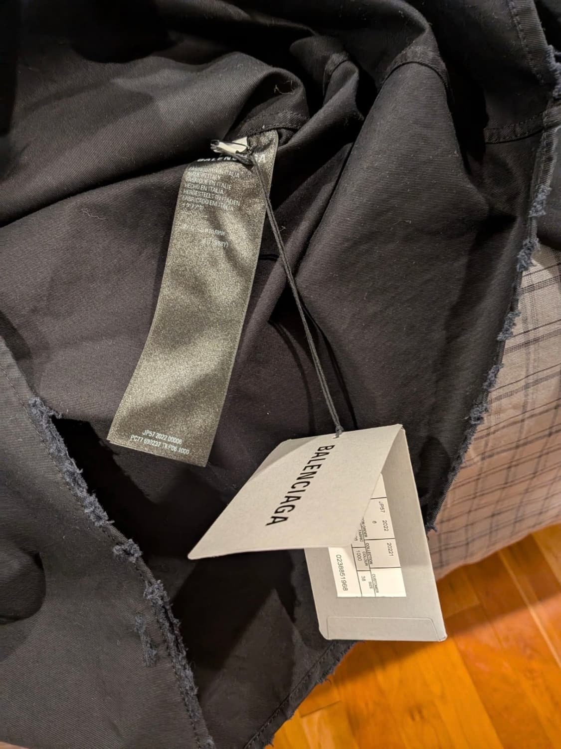 발렌시아가 디스 셔츠 상품이미지5