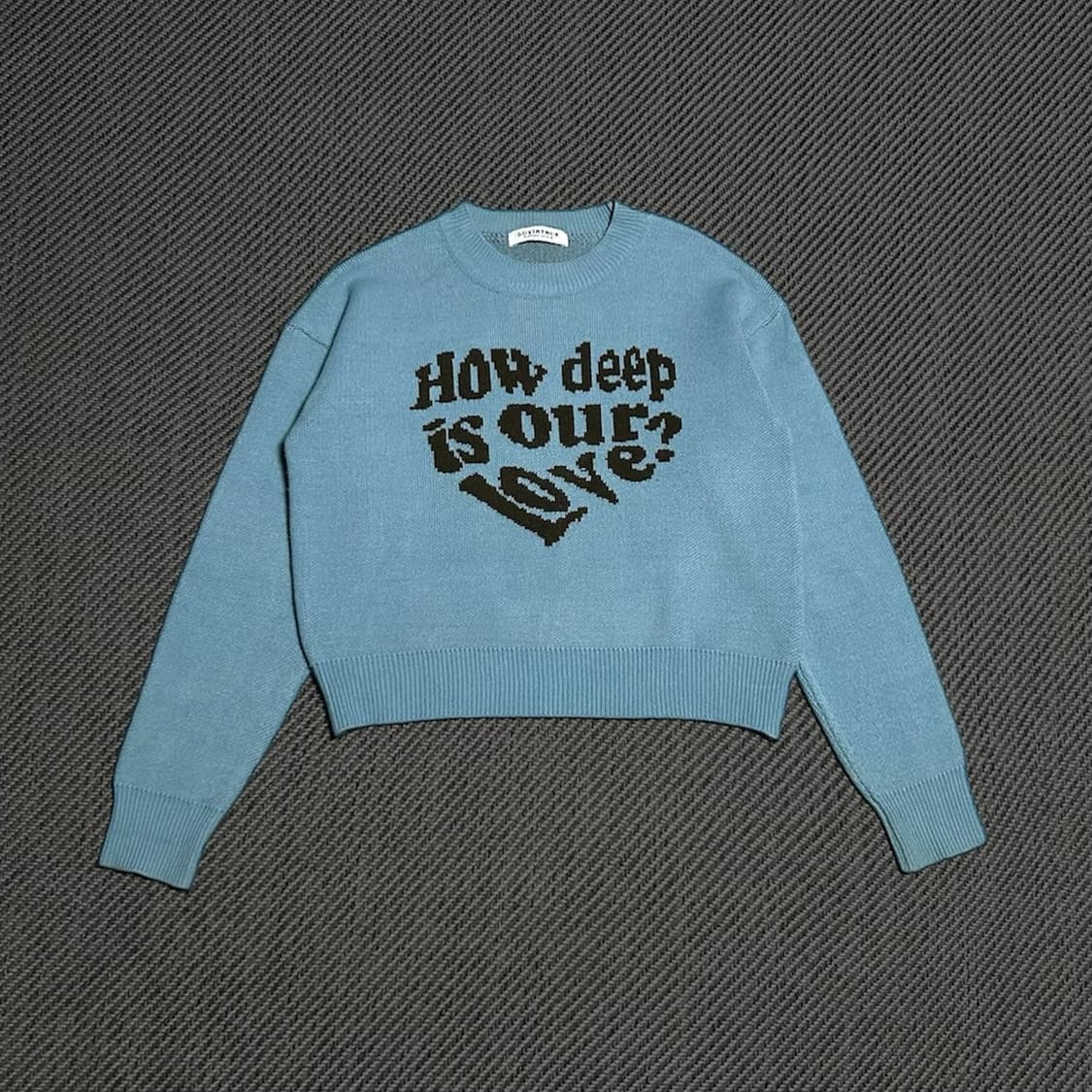 [F] LuvisTrue 러브이즈트루 우먼즈 레터링 라운드 니트 상품이미지1