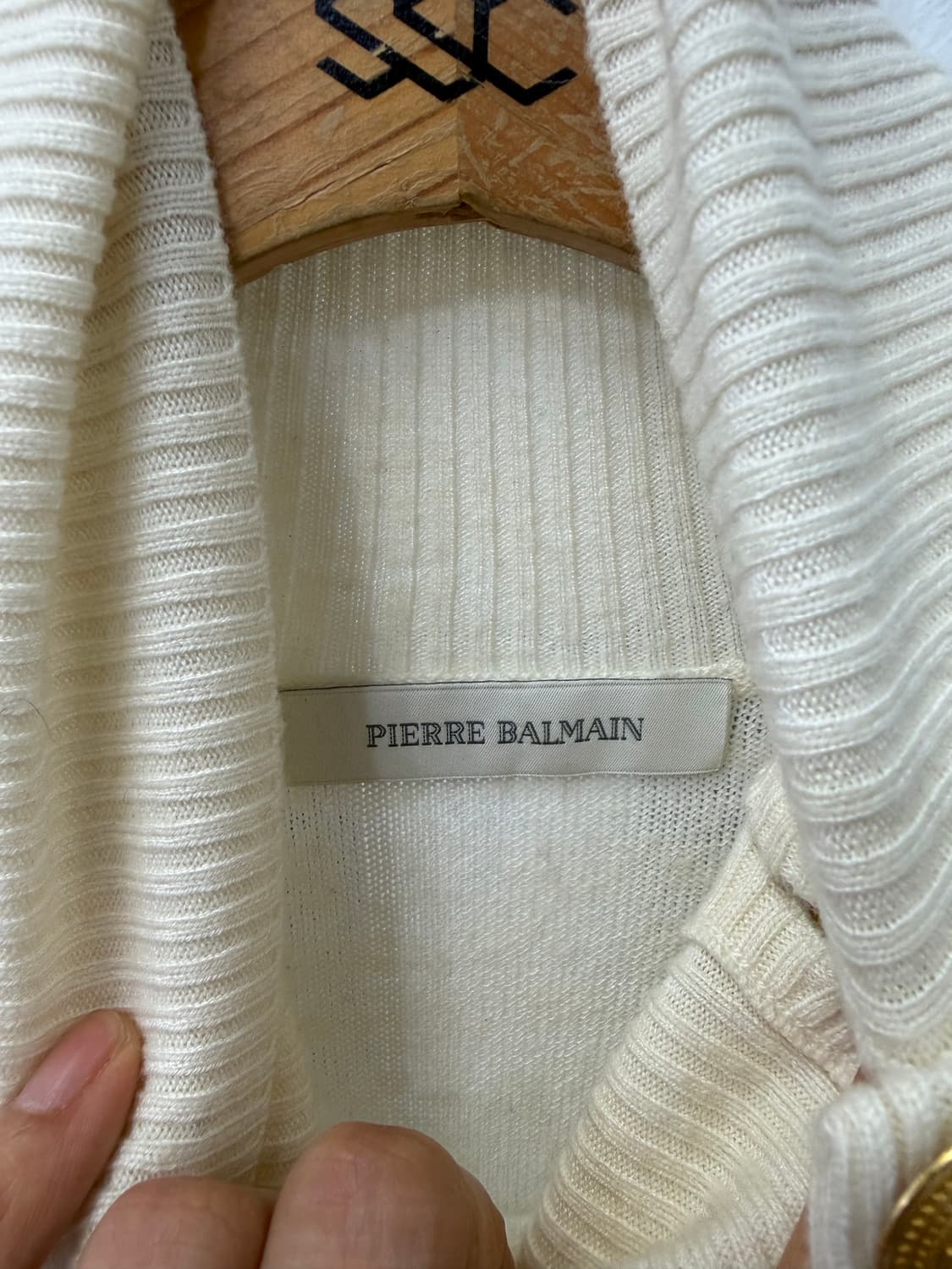 매장판정품) 피에르발망 여성 금장 버튼 터틀넥니트 36 상품이미지6