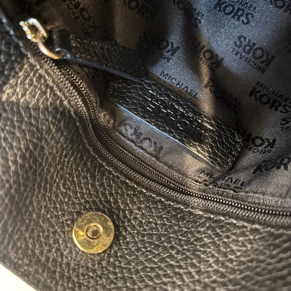 정품 마이클코어스 복조리 크로스백     상품이미지10