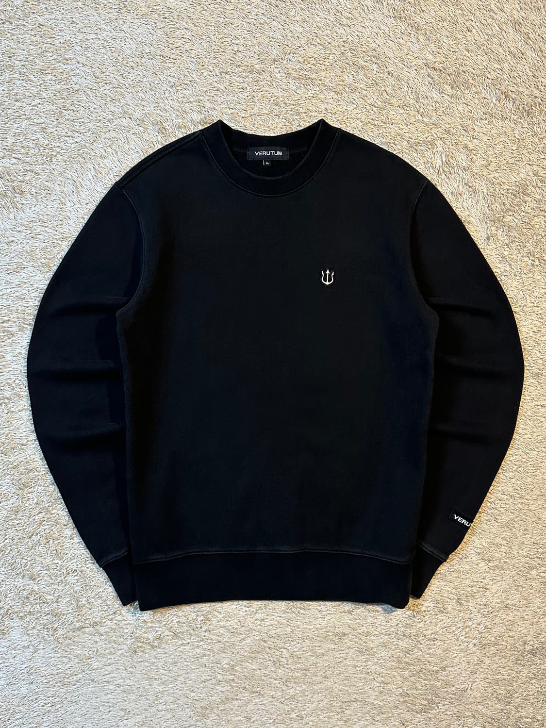 희귀) 베루툼 VERUTUM 로고 맨투맨 블랙 상품이미지1