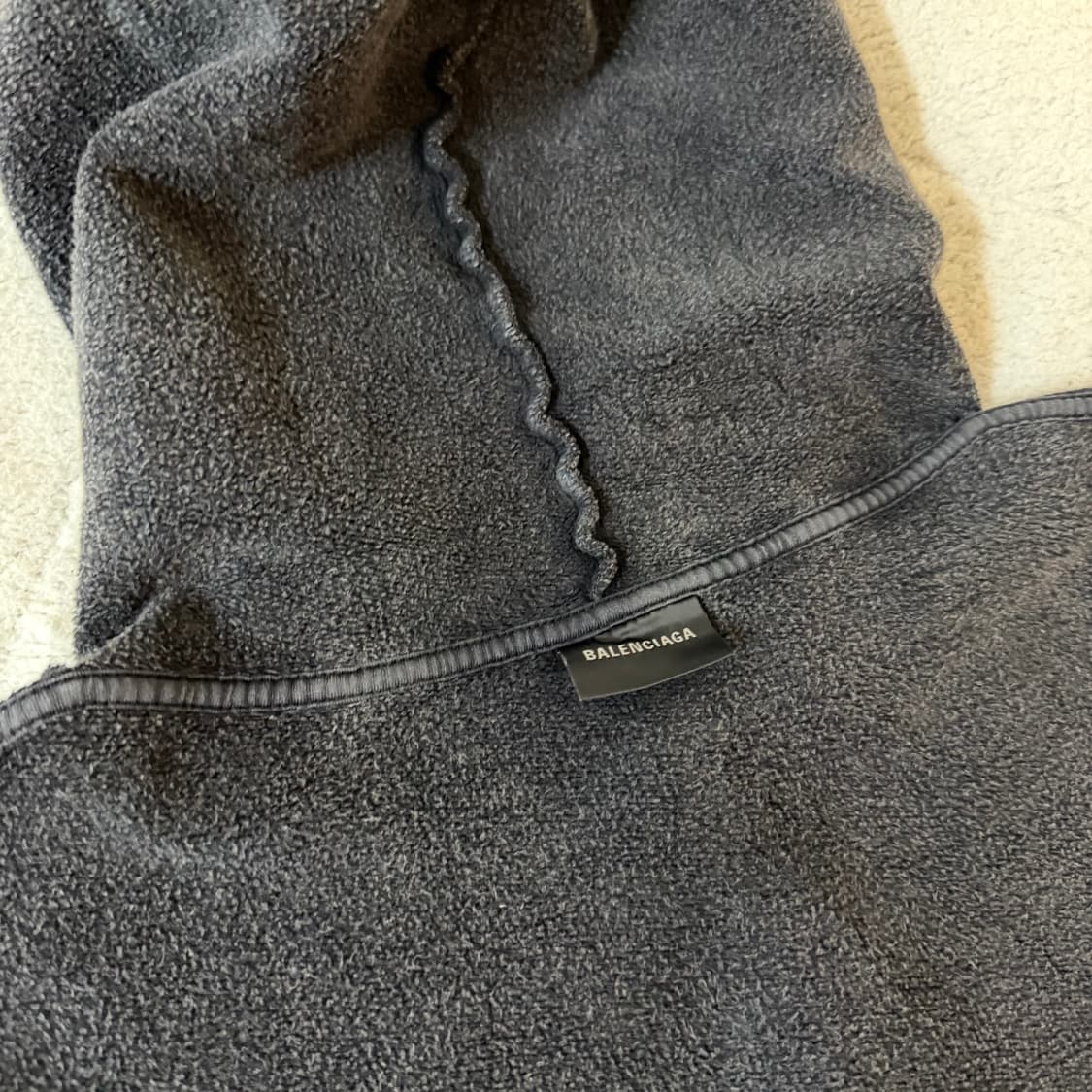 [XL] 발렌시아가 인사이드 아웃 후드 집업 페이디드 블랙 상품이미지3