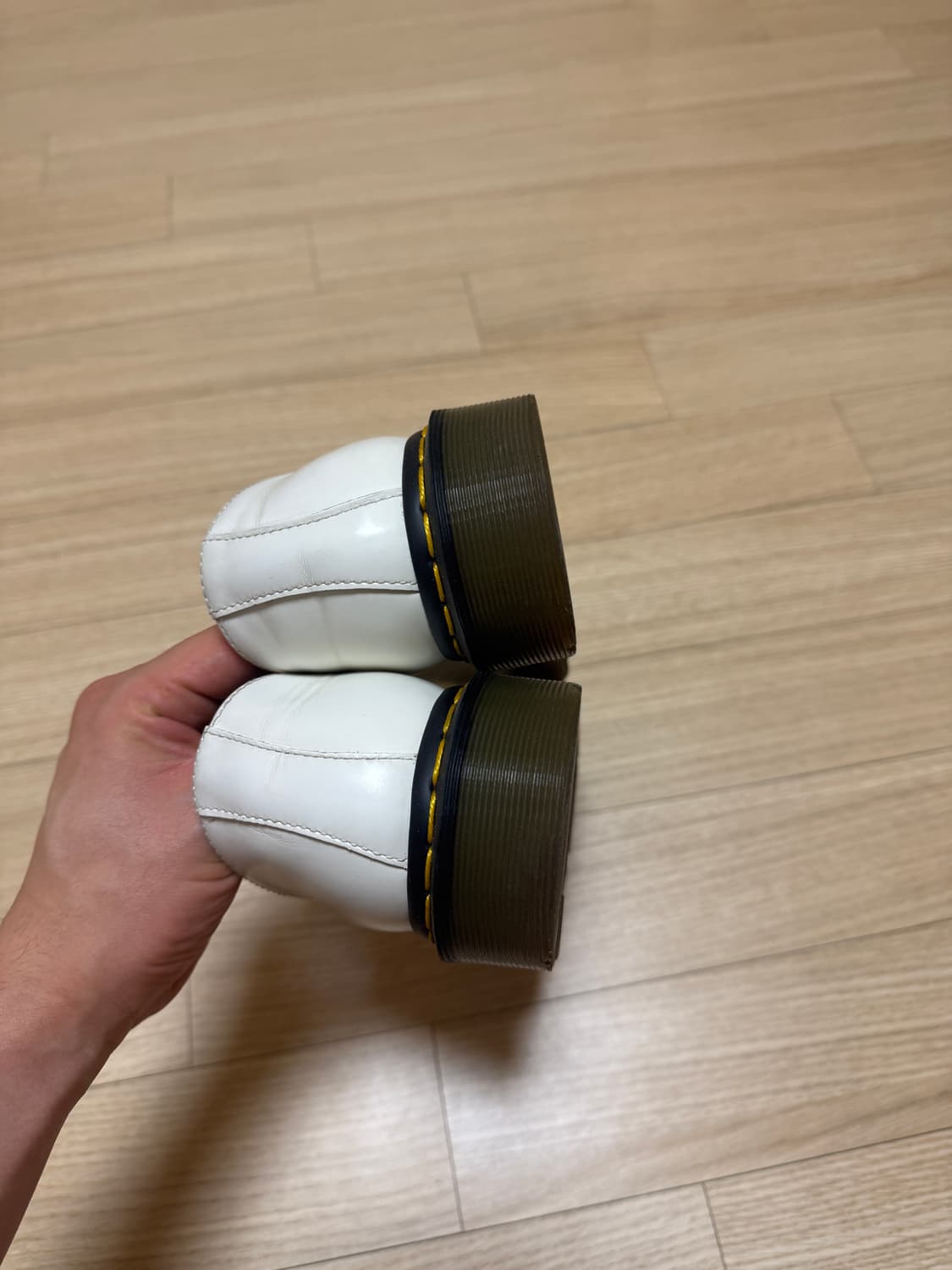 uk8,270) 129,000원 닥터마틴 1461 스무스 화이트 3홀  상품이미지5