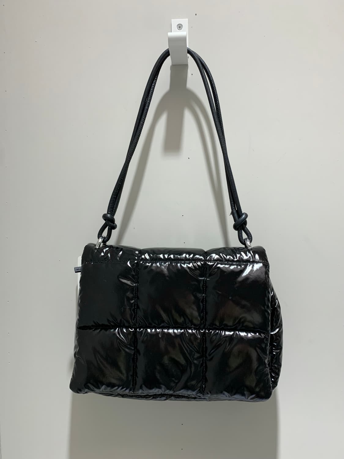 유광 스퀘어백 상품이미지1