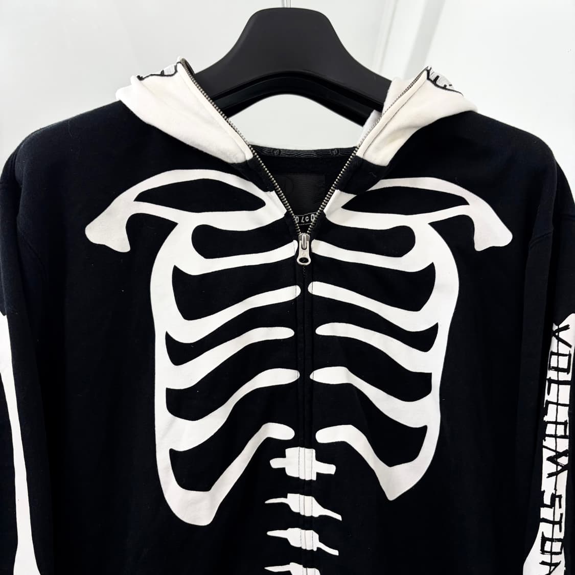 Volcom 스켈레톤 본 후드 집업 상품이미지7