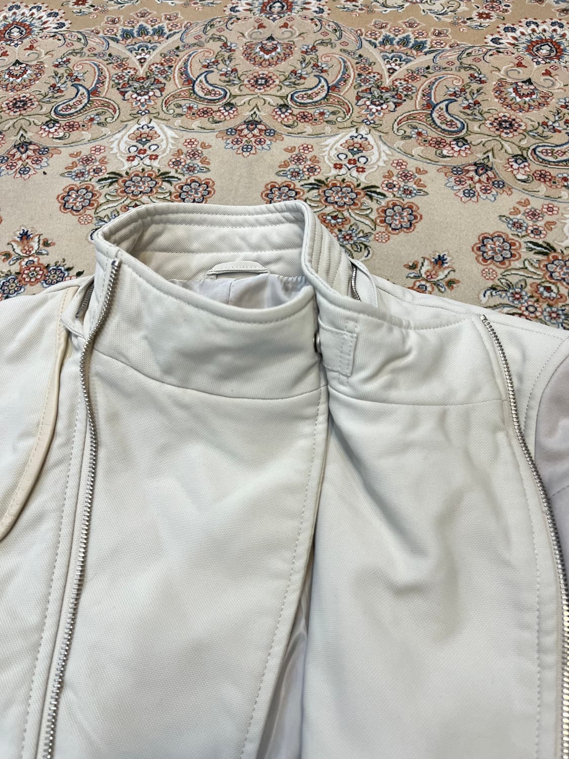 솔리드옴므 우영미 사선 하이넥 레더패치 자켓 상품이미지6