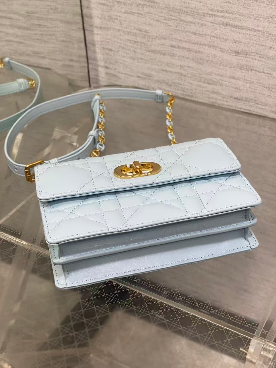 디올 S5169UDAX 미스 카로 미니백 램스킨 플래시드 블루 상품이미지7