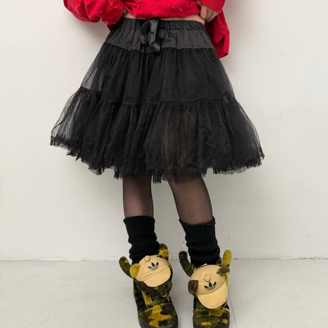 블랙 메쉬 볼륨 미디 스커트 상품이미지1