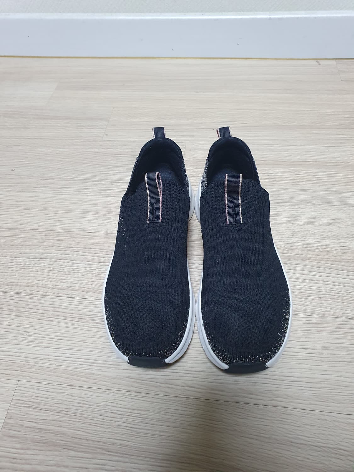 스케쳐스 아치핏 블랙 슬립온 운동화 240 상품이미지3