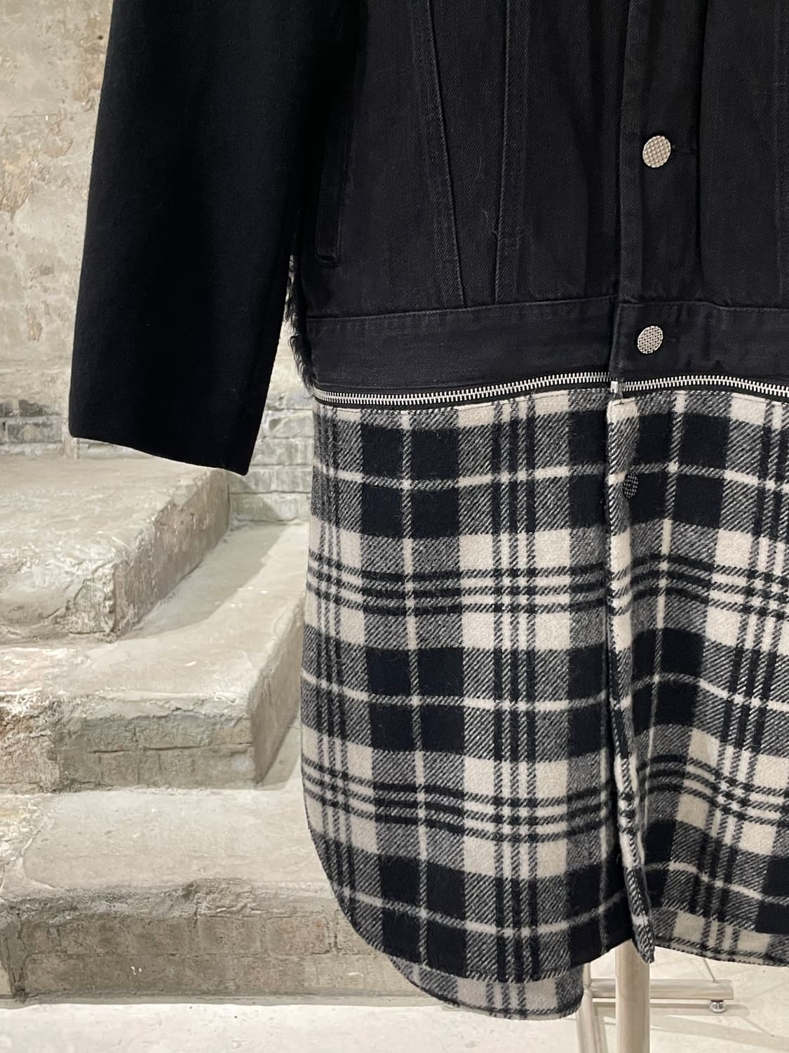 mcm x 페노메논 블랙 퍼 도킹 체크 데님 롱 자켓 상품이미지4