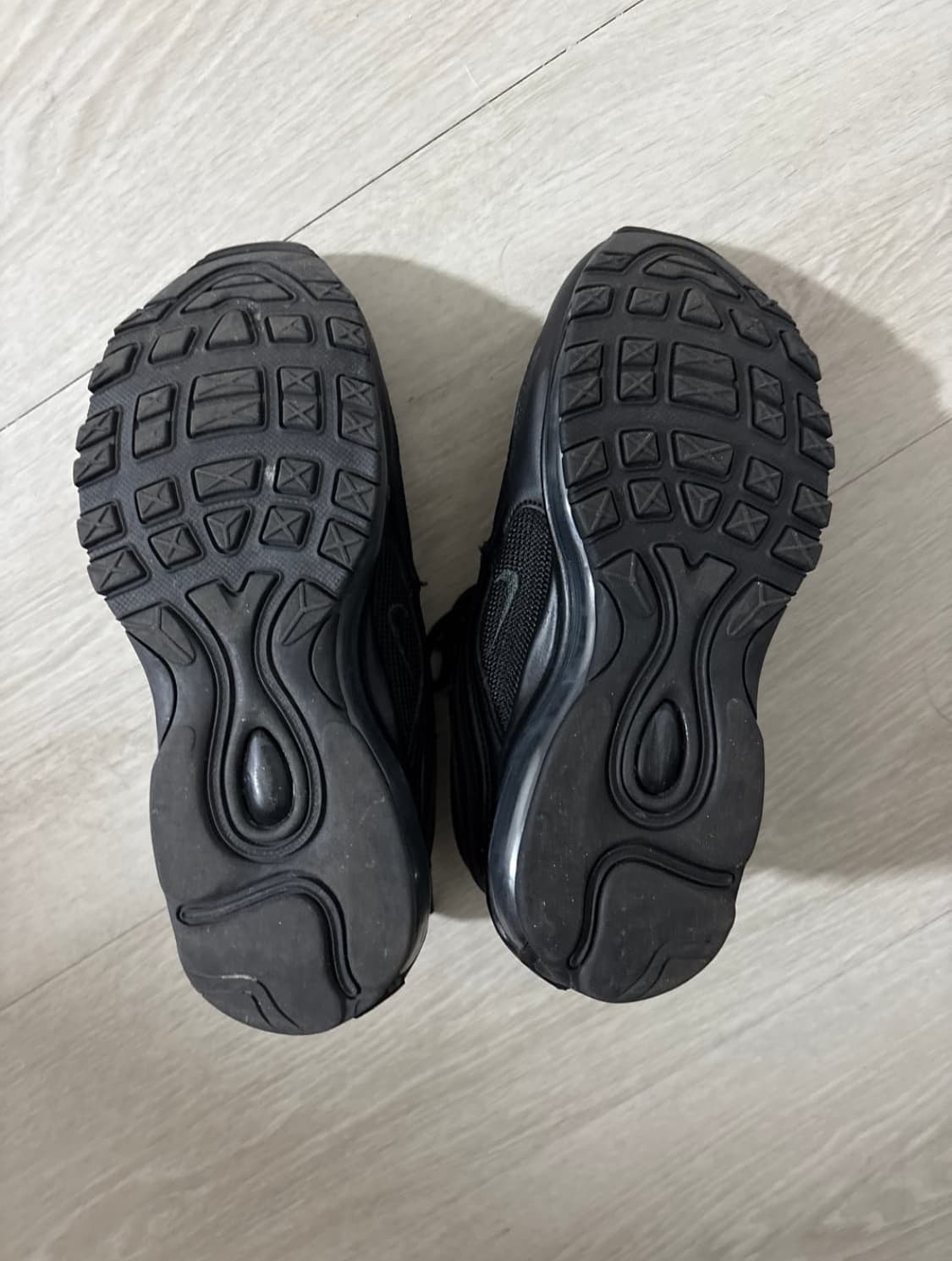 나이키 에어맥스 97 올블랙 230mm 상품이미지3