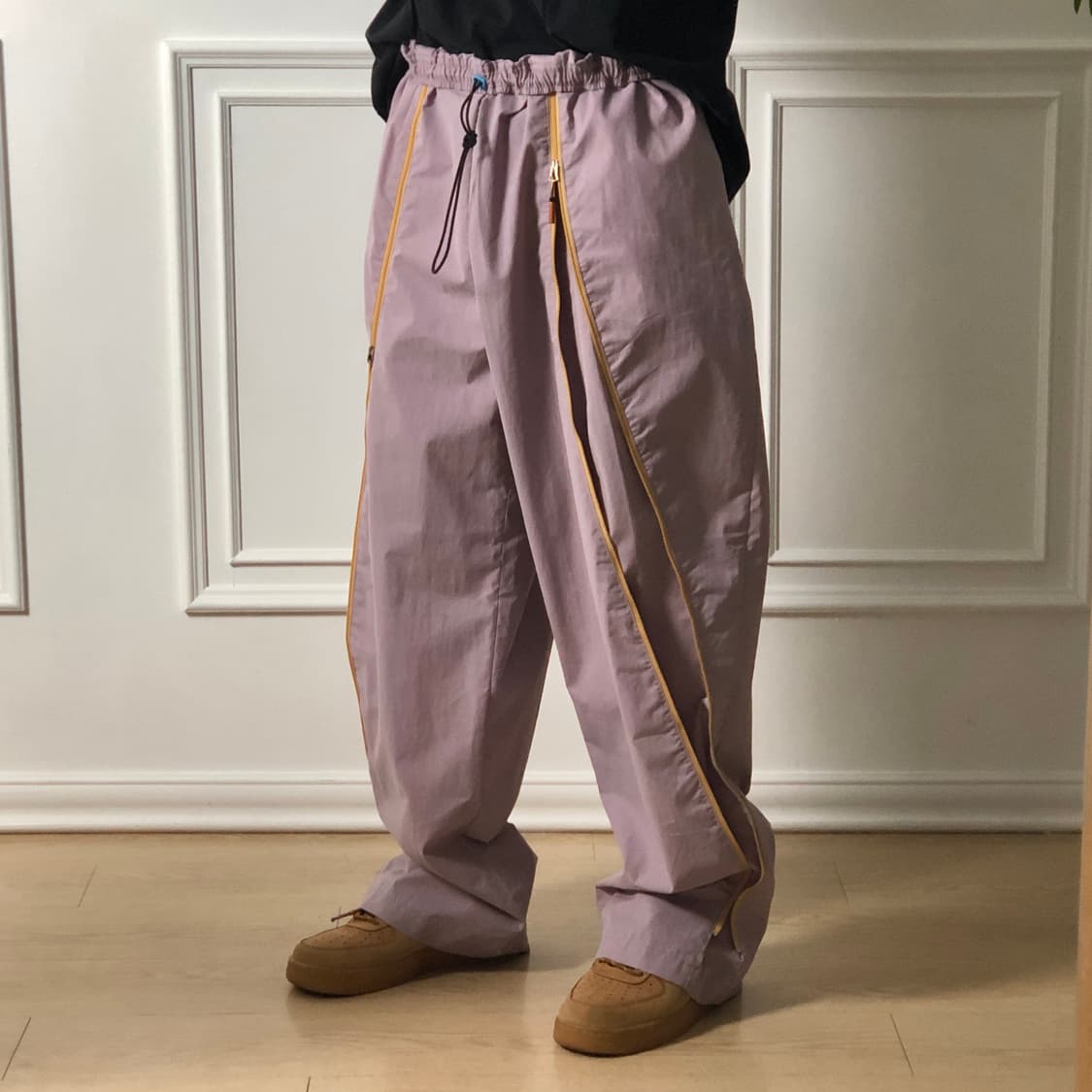 아크네 지퍼 트랙 팬츠 상품이미지1