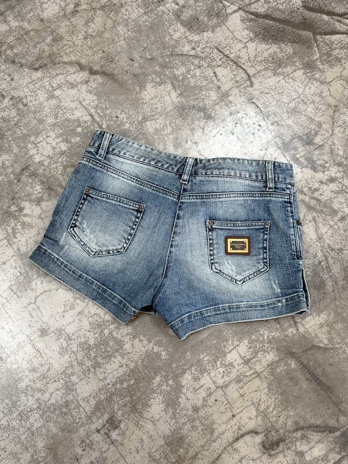 돌체앤가바나 빈티지 워싱 로고 플레이트 데님 쇼츠 상품이미지2