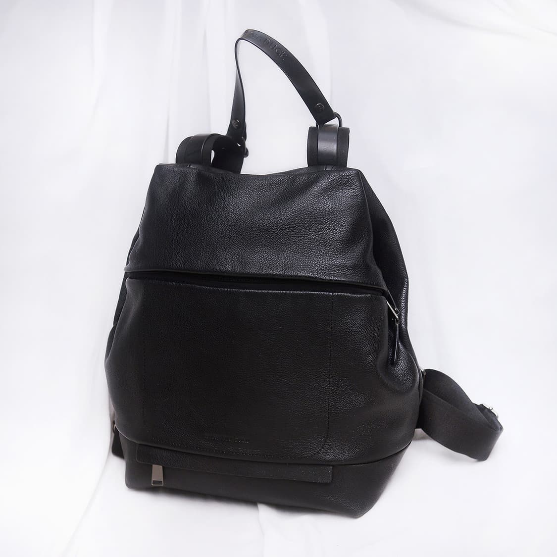 만다리나덕 사가도스 (SAC A DOS) 소프트 그레인 레더 백팩 상품이미지1