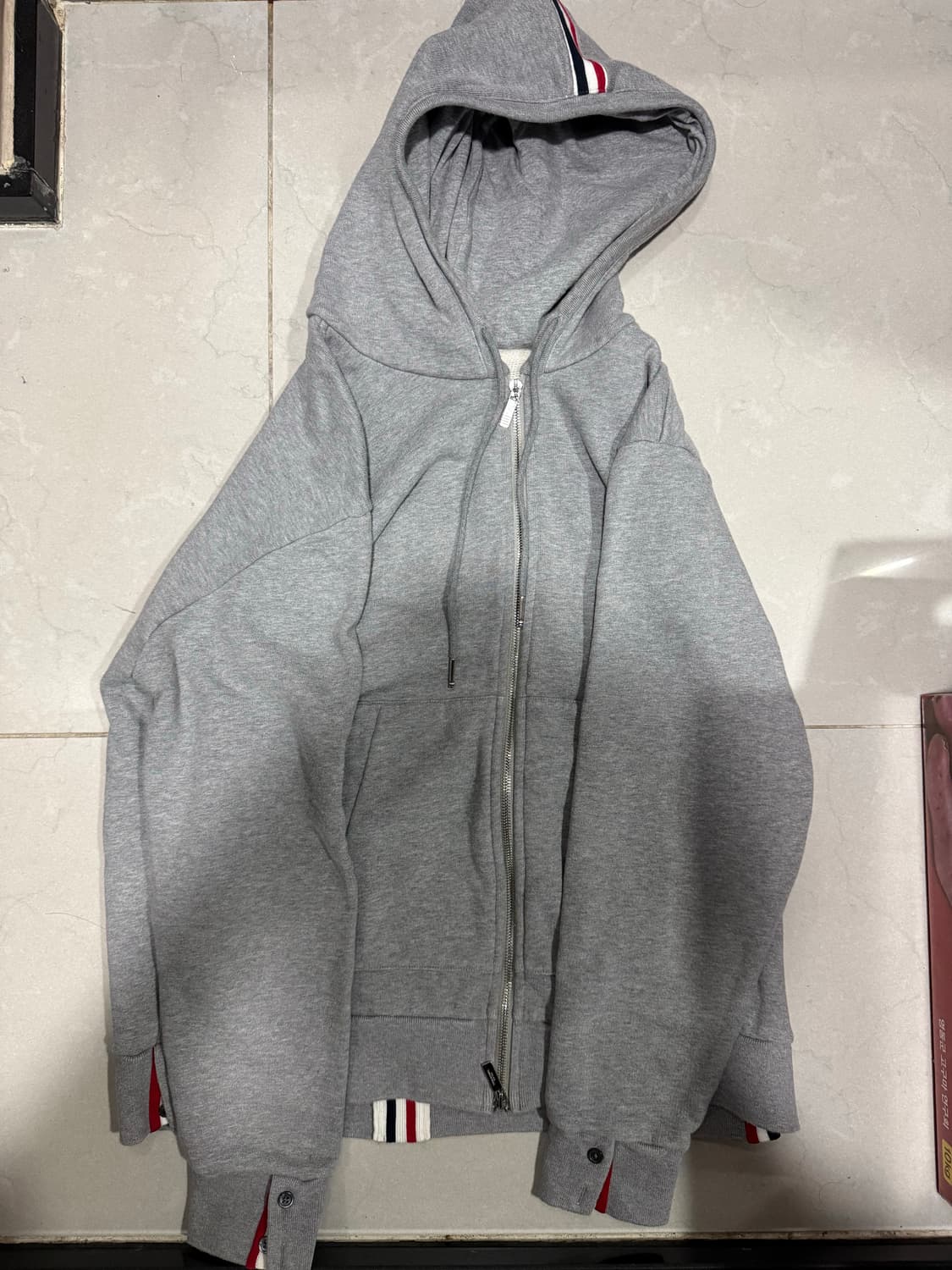 [당일출고,3사이즈] 톰브라운 백삼선 센터백 후드집업 상품이미지2