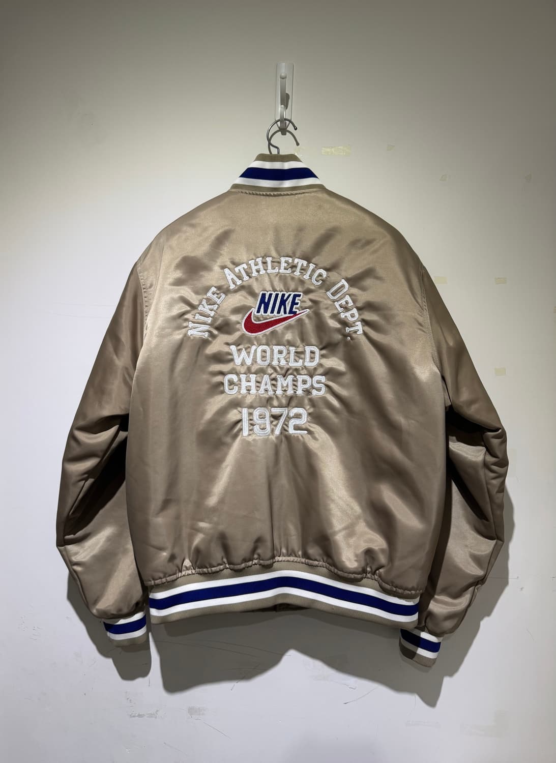 나이키 덕아웃 루즈 사틴 바시티 자켓 L 상품이미지3