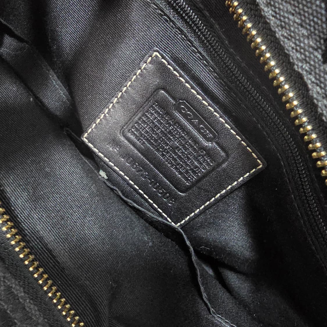 Coach 시그니처 레더 토트백 블랙 (클래식 시티 빈티지) 상품이미지4