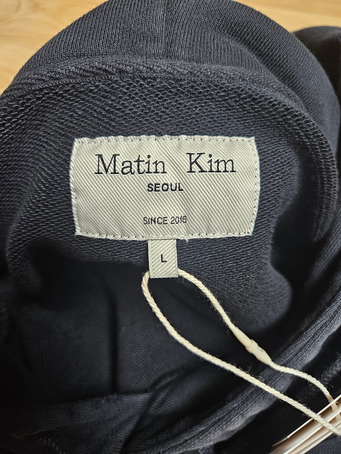 Matin kim 마뗑킴 차콜 빈티지 로고 후드티 상품이미지3