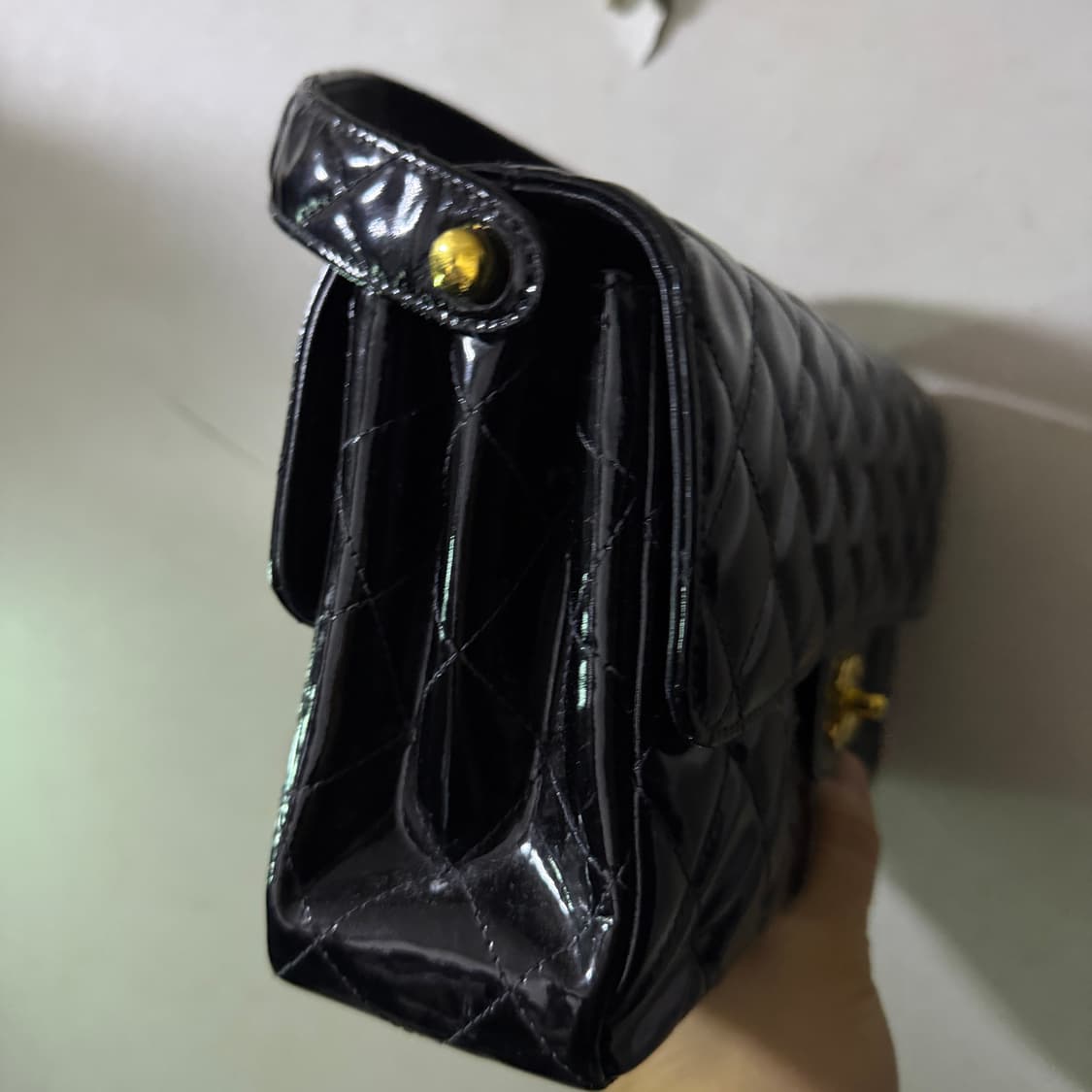 샤넬 블랙 페이던트 퀼팅 CC 양면 숄더백 상품이미지6