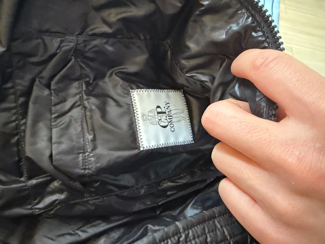 cp컴퍼니 DD쉘 다운 자켓 M사이즈 판매 상품이미지4